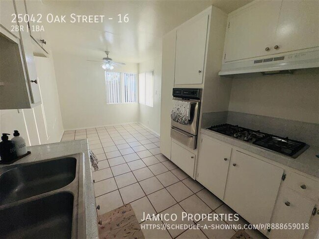 Building Photo - 25042 Oak St