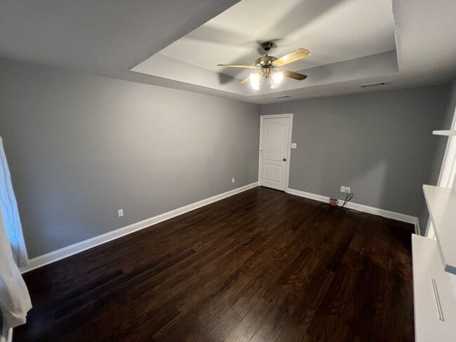 Building Photo - Must See!  Trendy 3 bedroom, 2 bath home i...