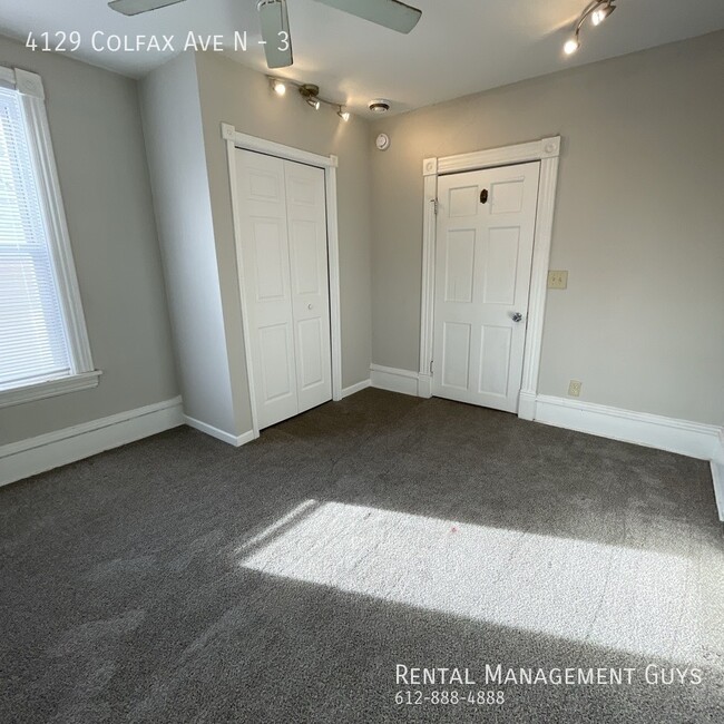 Building Photo - Nice 2 Bedroom! Laundry included, Off stre...