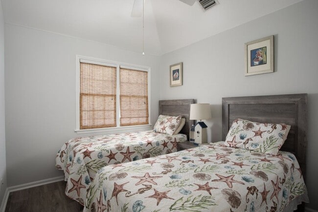 Building Photo - Rare Summer-Fall Rental Opportunity in the...
