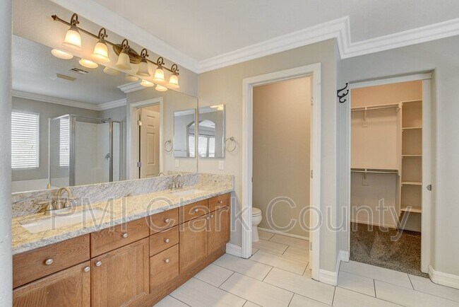 Building Photo - 8912 Ochoa St