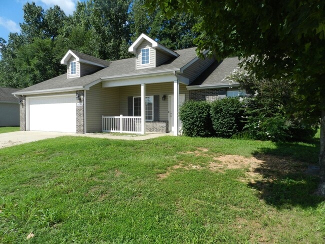 Building Photo - Avaliable April 20th