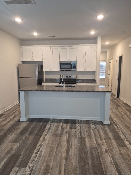 Building Photo - 120 Fosters Gln Pl