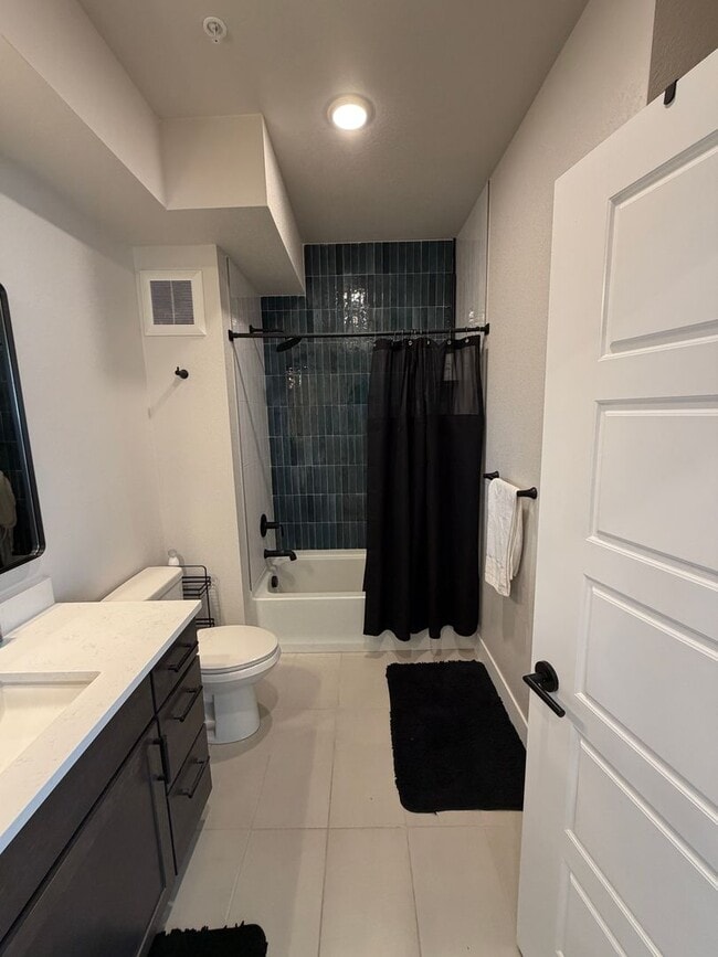 Building Photo - Amazing Furnished One Bedroom Home