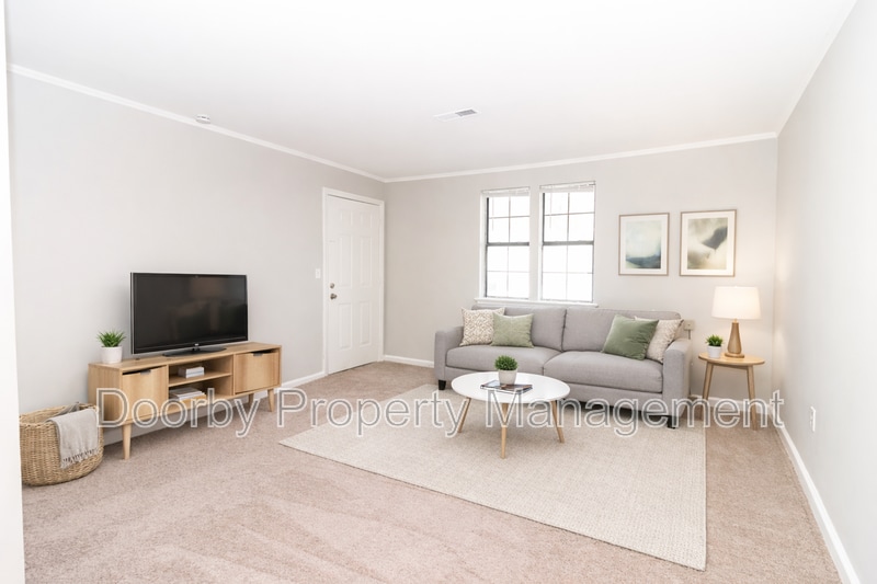 Building Photo - 3302 Pinewood Ave