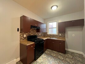 Building Photo - 158 Woodlawn Ave