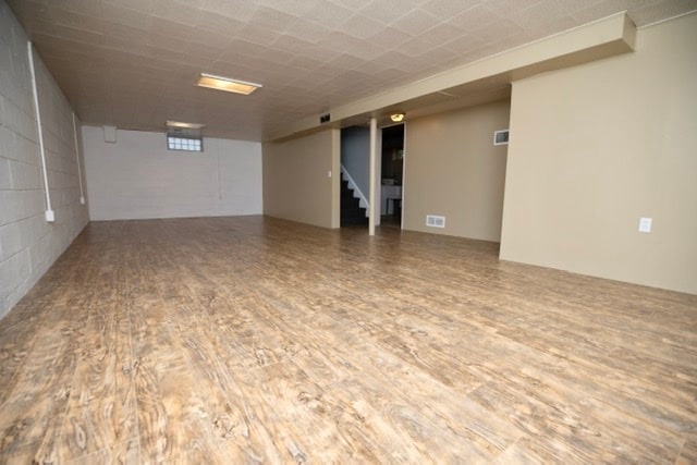 Building Photo - 1327 N Oak St