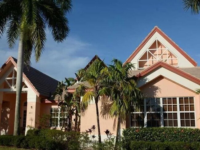 Building Photo - 707 NW 208th Dr