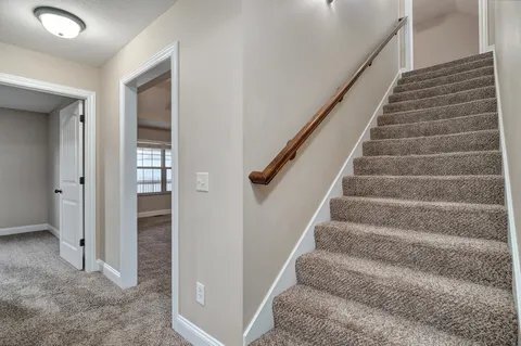 Building Photo - 4662 Oneida Dr