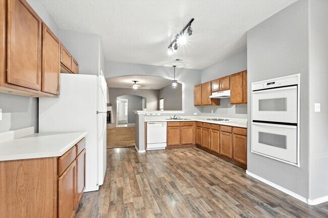 Building Photo - Move-In Ready 3 Bed / 2 Bath Home for Rent...