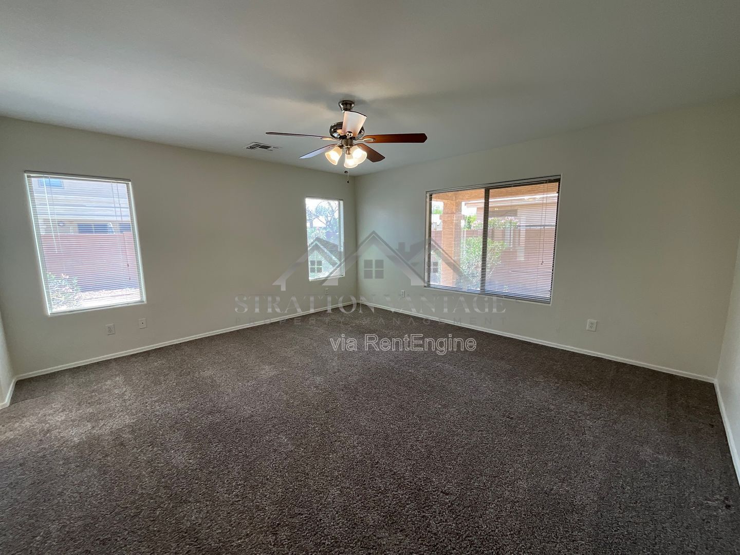 Building Photo - 3521 E Juanita Ave
