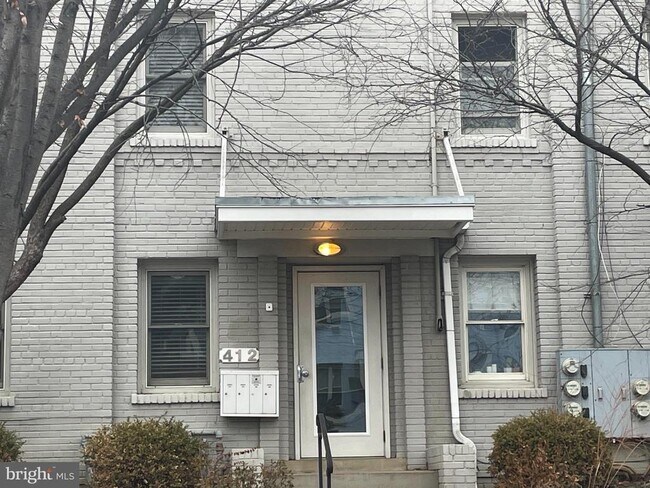 Building Photo - 412 Evarts St NE