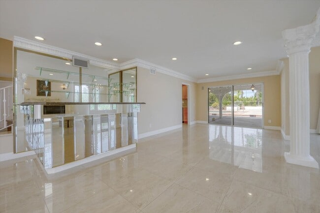 Building Photo - 4041 Alonzo Ave