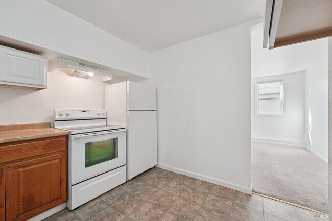 Building Photo - 735 Sir Francis Drake Blvd