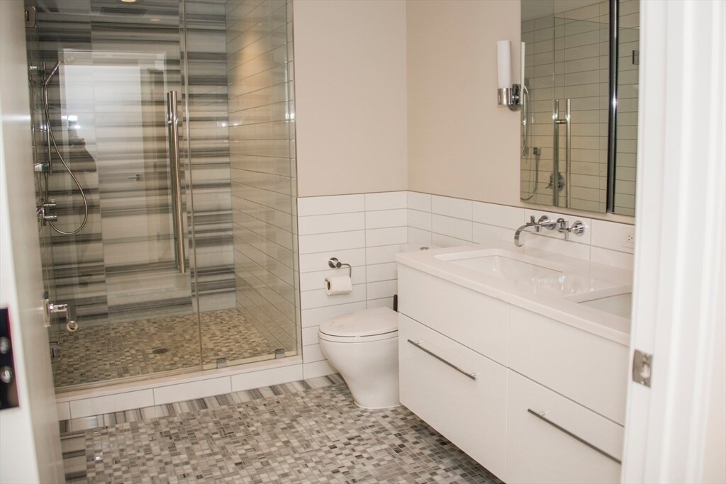 Building Photo - 110 Broad St