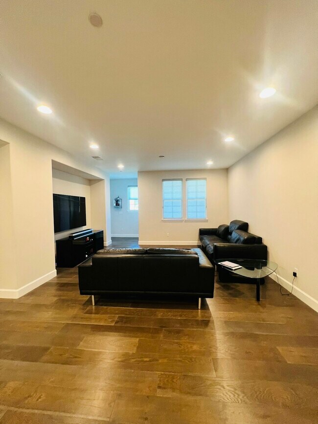 Building Photo - 1494 Arcangel Ter