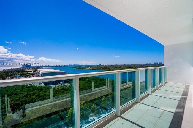 Building Photo - 100 Bayview Dr