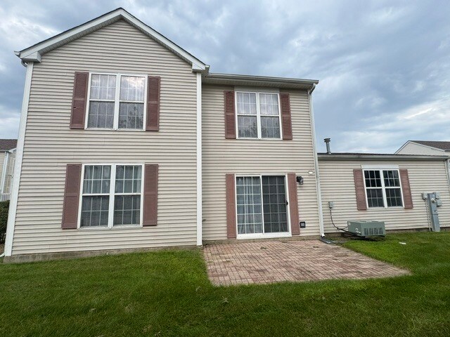 Building Photo - 1071 Symphony Dr