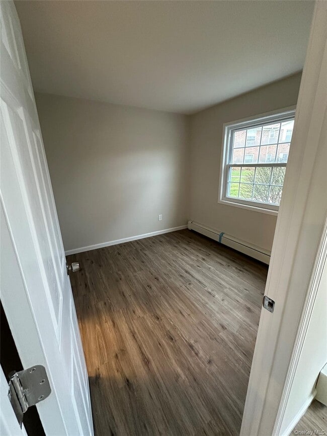 Building Photo - 460 Old Town Rd