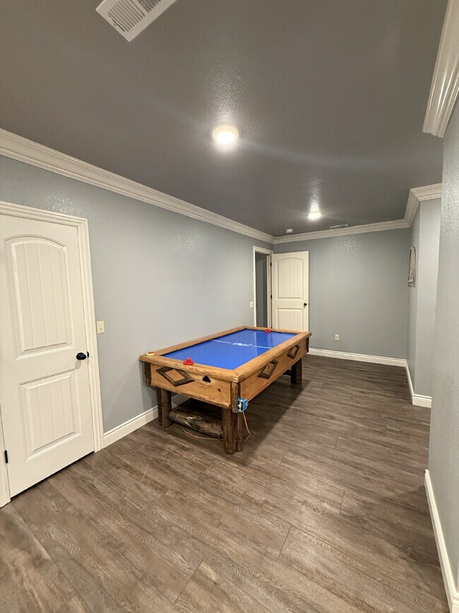 Building Photo - Custom 5 BR / 3 Car Garage, Home theater, ...