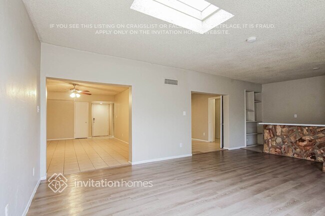 Building Photo - 5942 W Whitton Ave