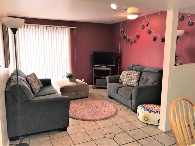 Building Photo - 1080 E 450 N