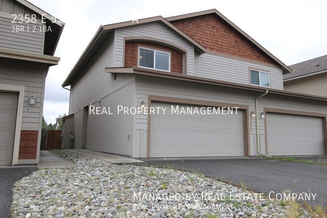 Primary Photo - Spacious South Anchorage Townhome! Huge fe...