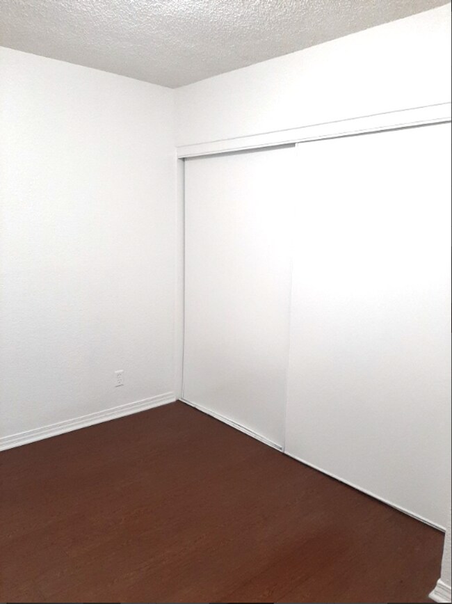 Building Photo - 734-736 E 80th