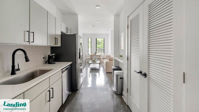 Building Photo - 715 Merritt Ave