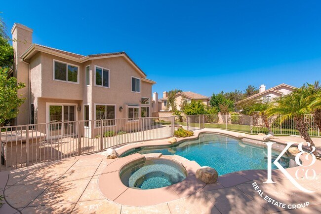 Building Photo - Magnificent 5 Bedroom Home in Desirable Oa...