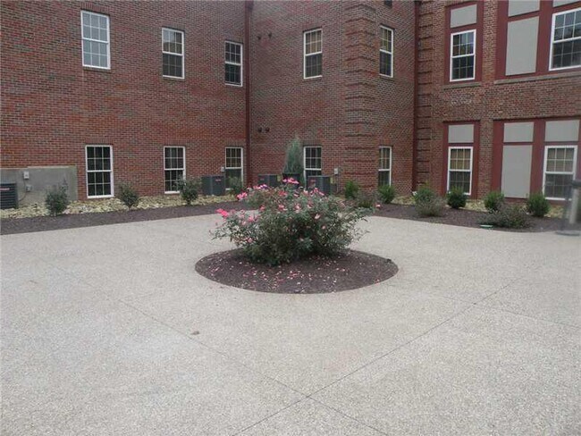 Building Photo - 6450 Pleasant St