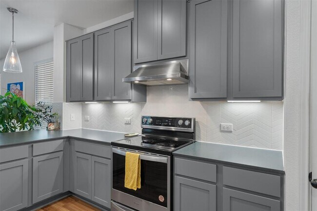 Building Photo - 6408 Wagon Spring St