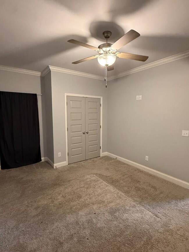 Building Photo - 345 Somers Ln