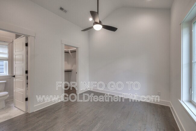 Building Photo - 709 23rd St