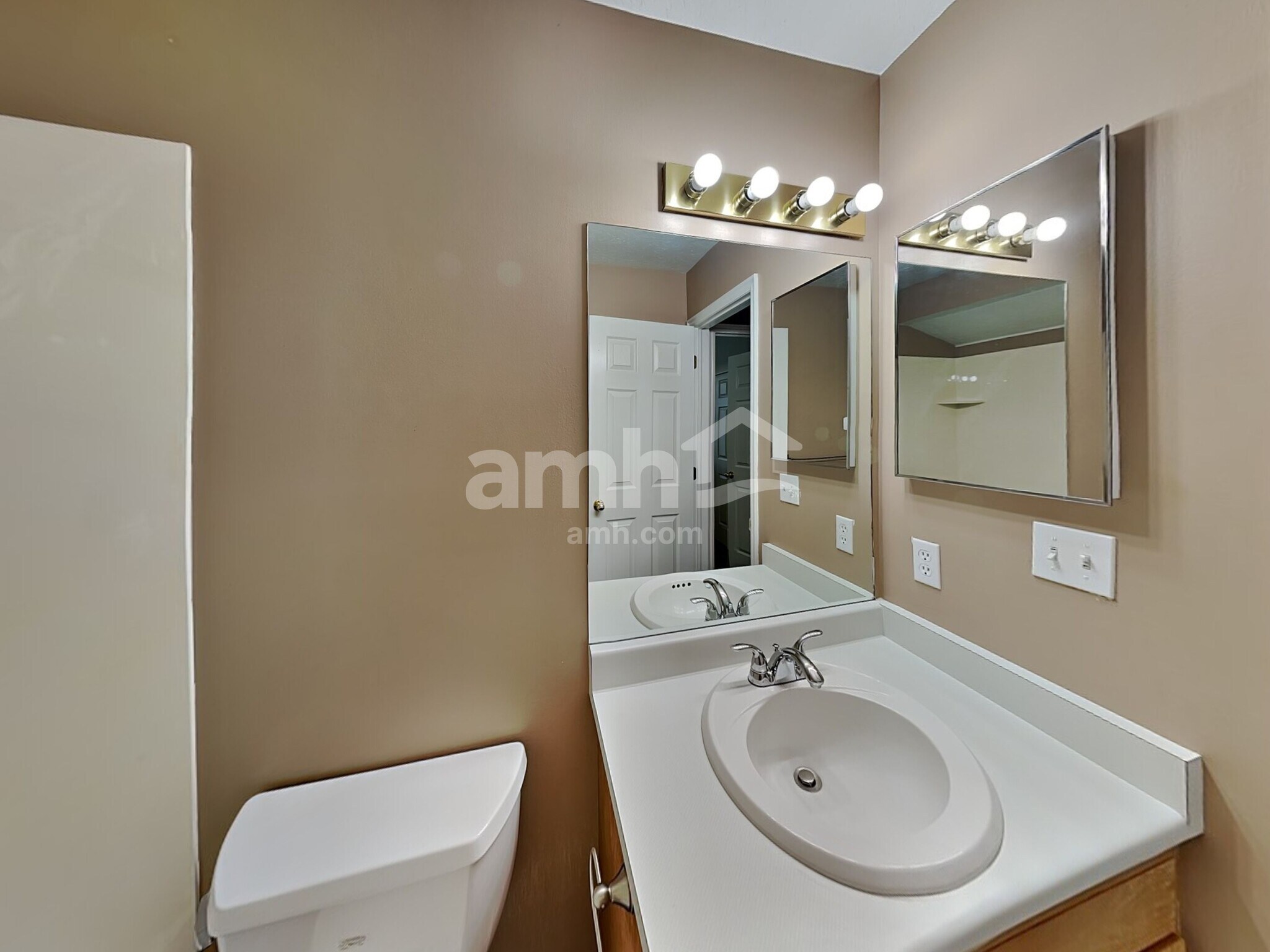 Building Photo - 172 W 2100 S