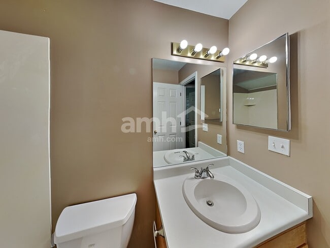 Building Photo - 172 W 2100 S