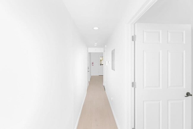 Building Photo - 80 Ferry St