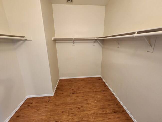 Building Photo - 6229 Majestic Hills Ave