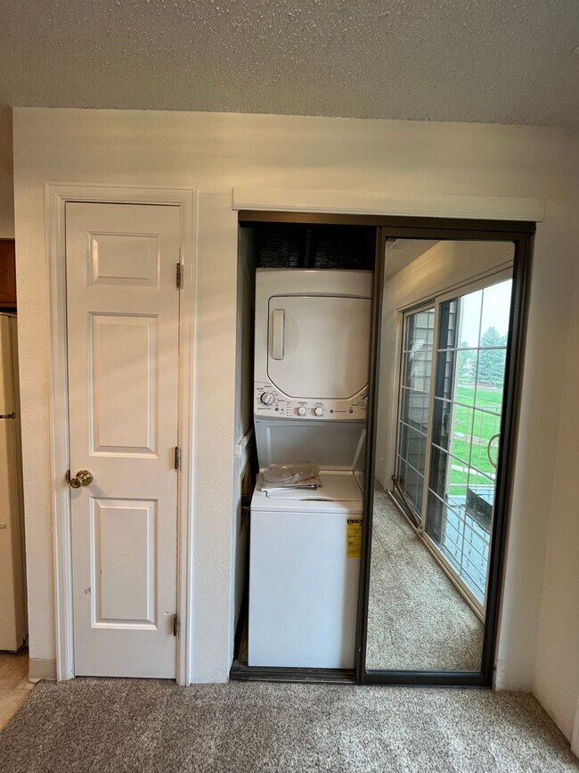 Building Photo - 1 bed 1 bath condo at Powderhorn