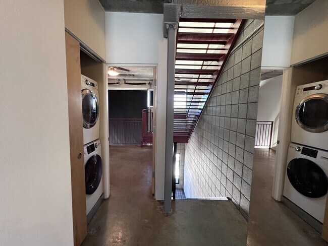 Building Photo - 360 W 300 S