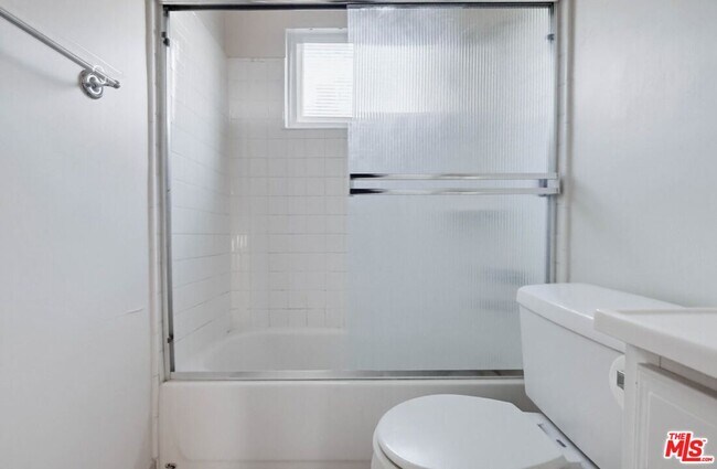 Building Photo - 515 N Alfred St