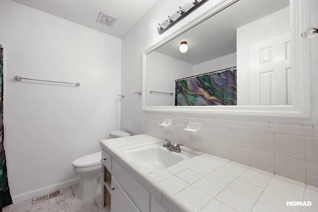 Building Photo - Spacious 4BR House in Fayetteville