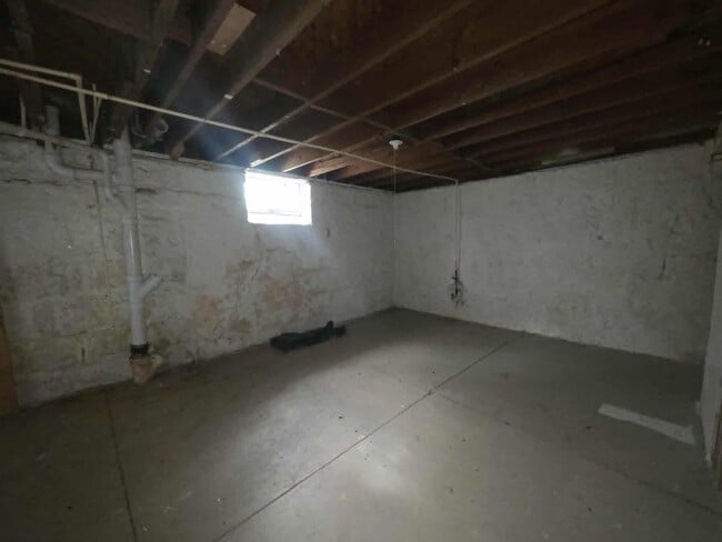 Building Photo - Spacious home for rent!