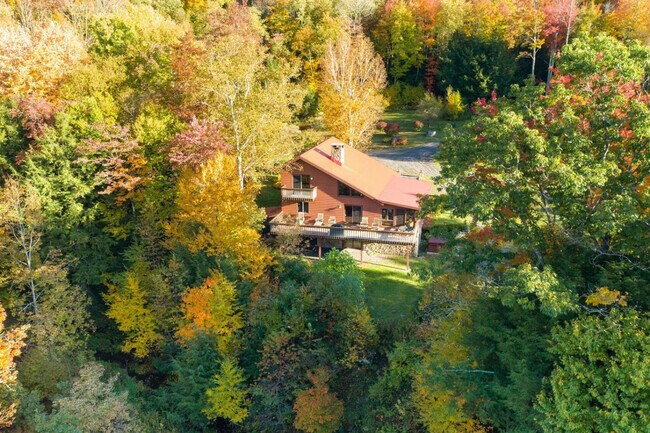 Building Photo - 525 Townsand Hollow Rd