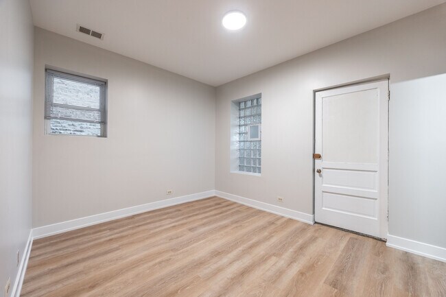 Building Photo - 1010 N Kedzie Ave