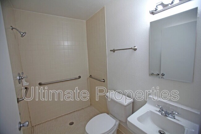Building Photo - 707 N 95th Dr