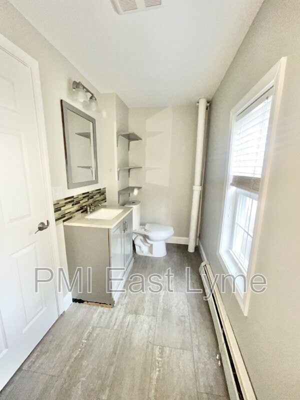 Building Photo - 253 Yantic St