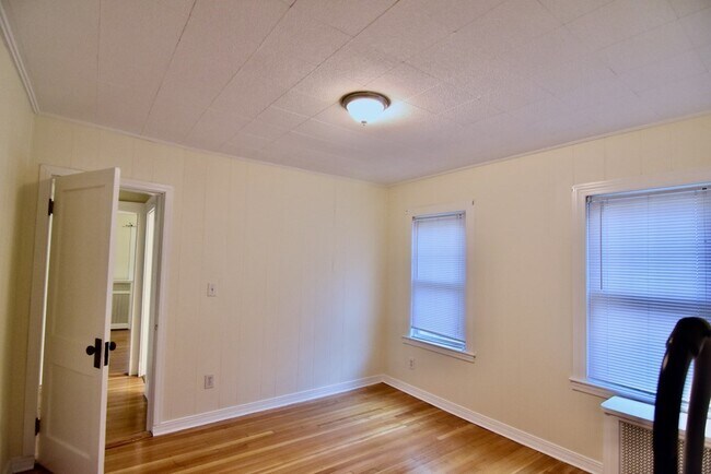 Building Photo - 9 Castlerock St