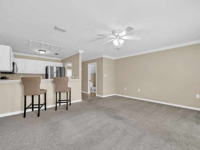 Building Photo - Charming 2-Bedroom Townhouse Retreat on Sc...