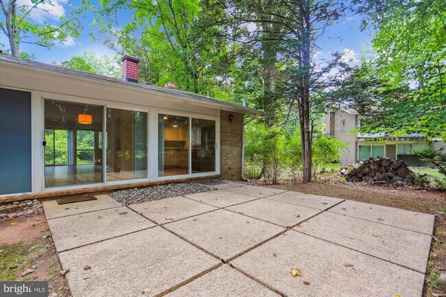 Building Photo - 8206 Stone Trail Dr